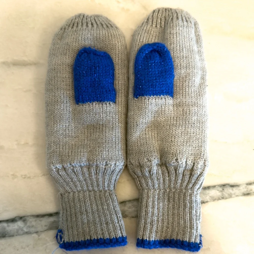 🐭 Baby Gap Mickey Mouse Hat & Mittens Set